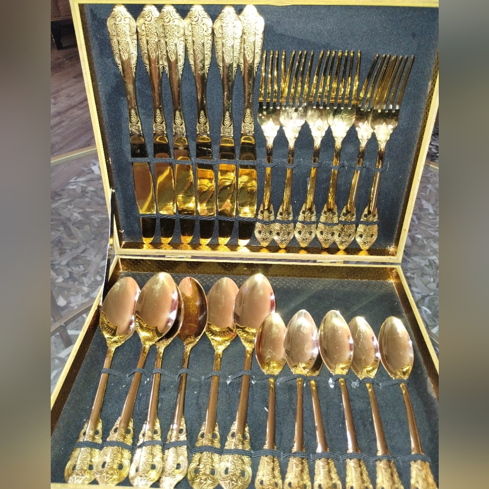 What a Beautiful set Forks knife spoons soups spoons strong stainless steel